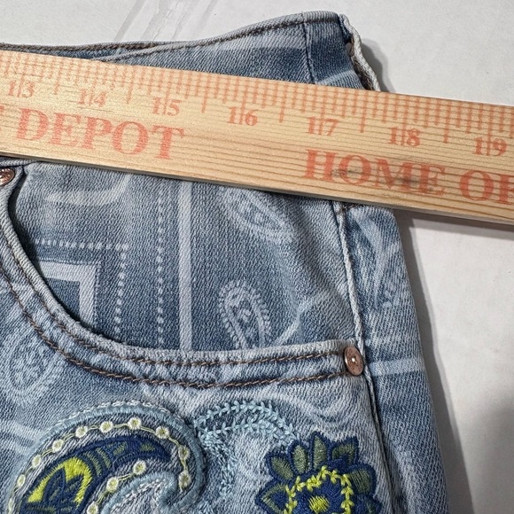 Chico’s Paisley Applique Cropped Jeans - Light Blue. Embroidered, Soft, Stretchy - Picture 8 of 16